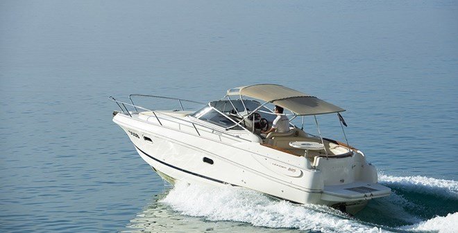 JEANNEAU LEADER 805 en location Liberty Pass