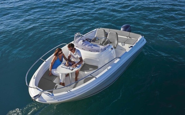 Offre Liberty Pass d'un bateau moteur Cap Camarat 6.5 CC à Cherbourg