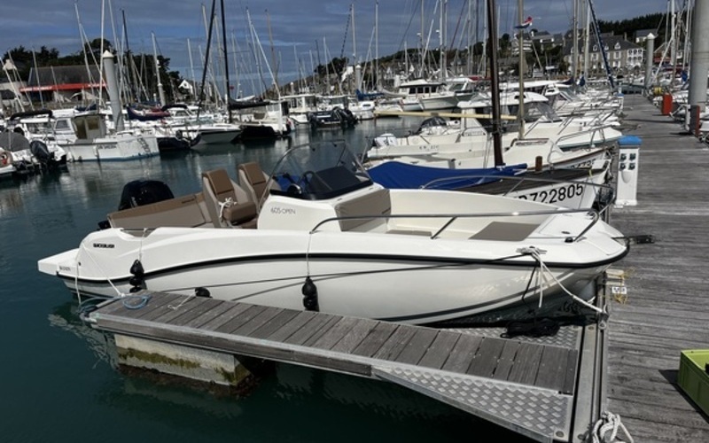 Bateau à quai