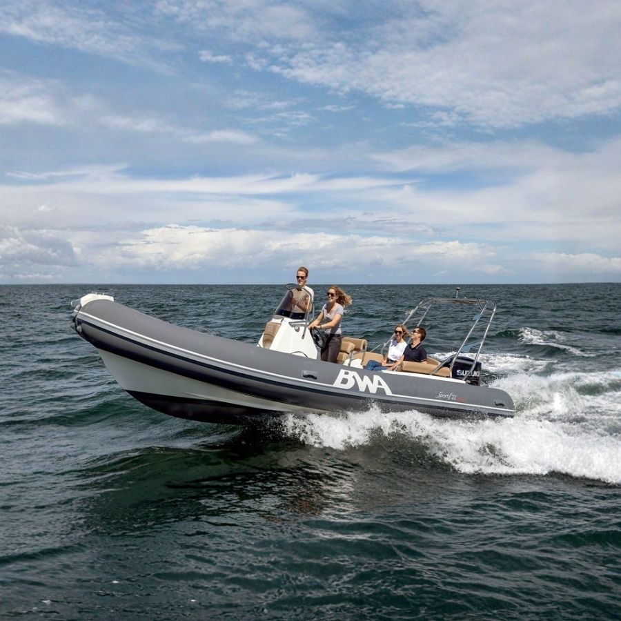 Bateau semi-rigide Liberty Pass en navigation
