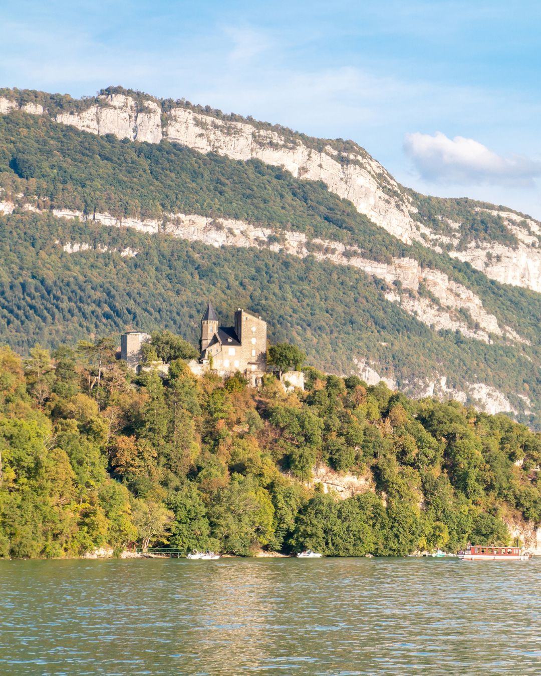 Navigation vers le nord du lac du Bourget depuis Aix-les-Bains