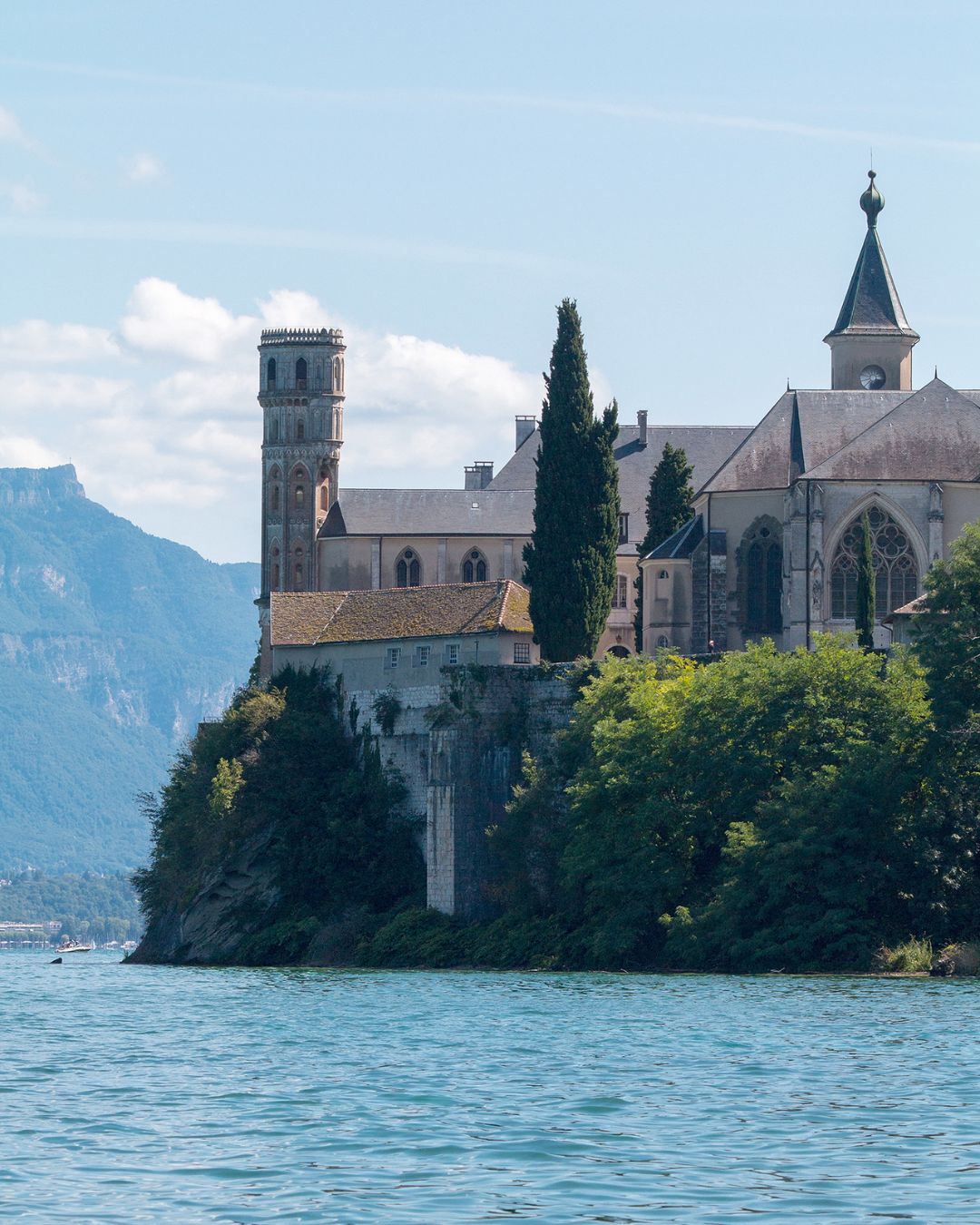 Navigation vers l’Abbaye d’Hautecombe depuis Aix-les-Bains