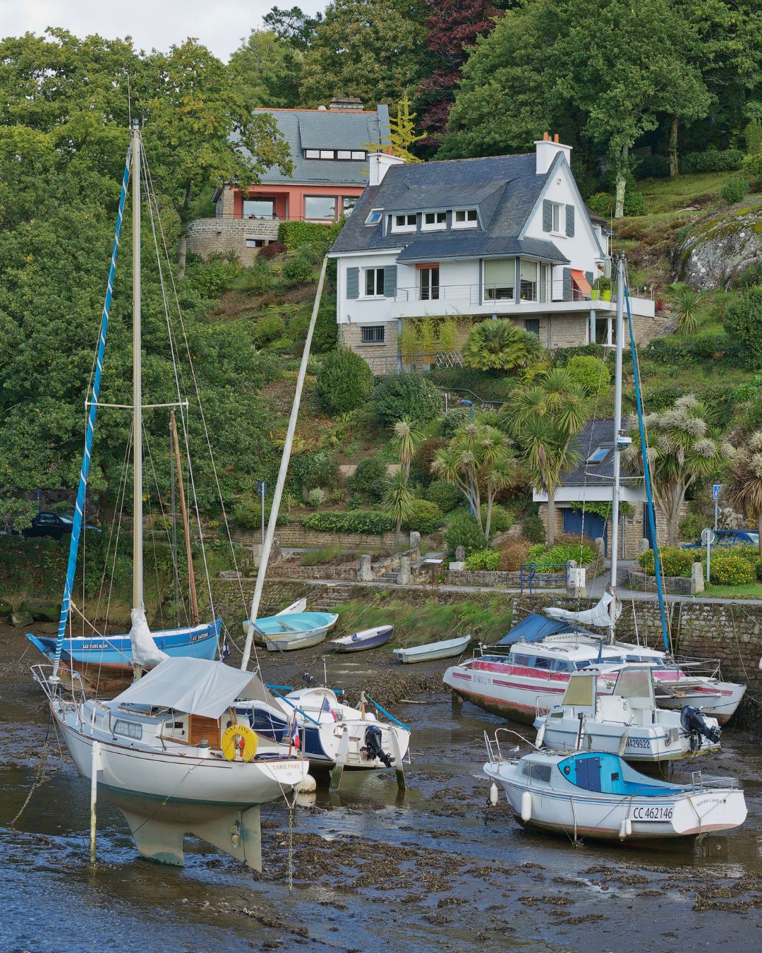 Navigazione ad Aven-Bélon, sulla costa meridionale del Finistère