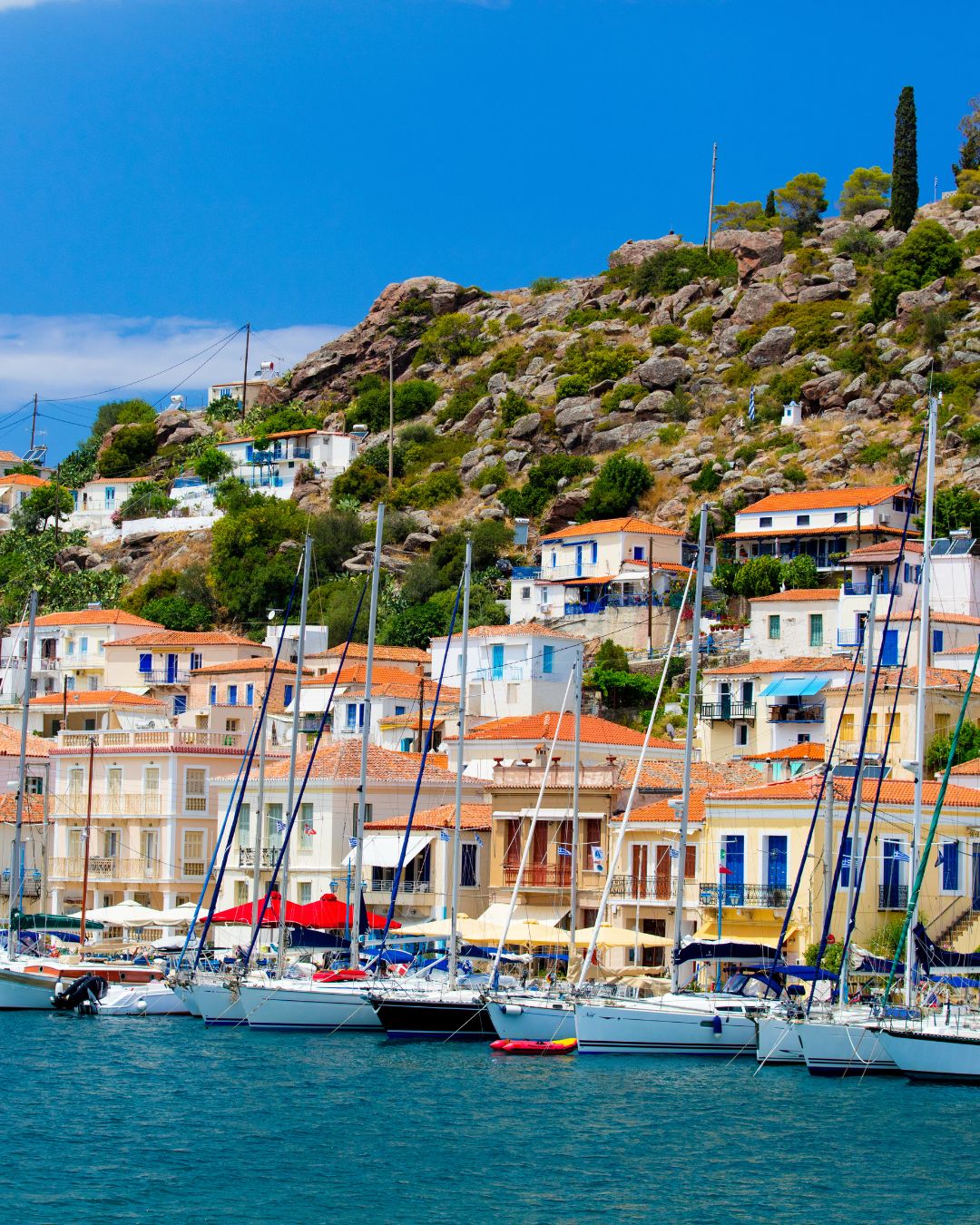 Navigation vers l'île de Poros dans le golfe Saronique