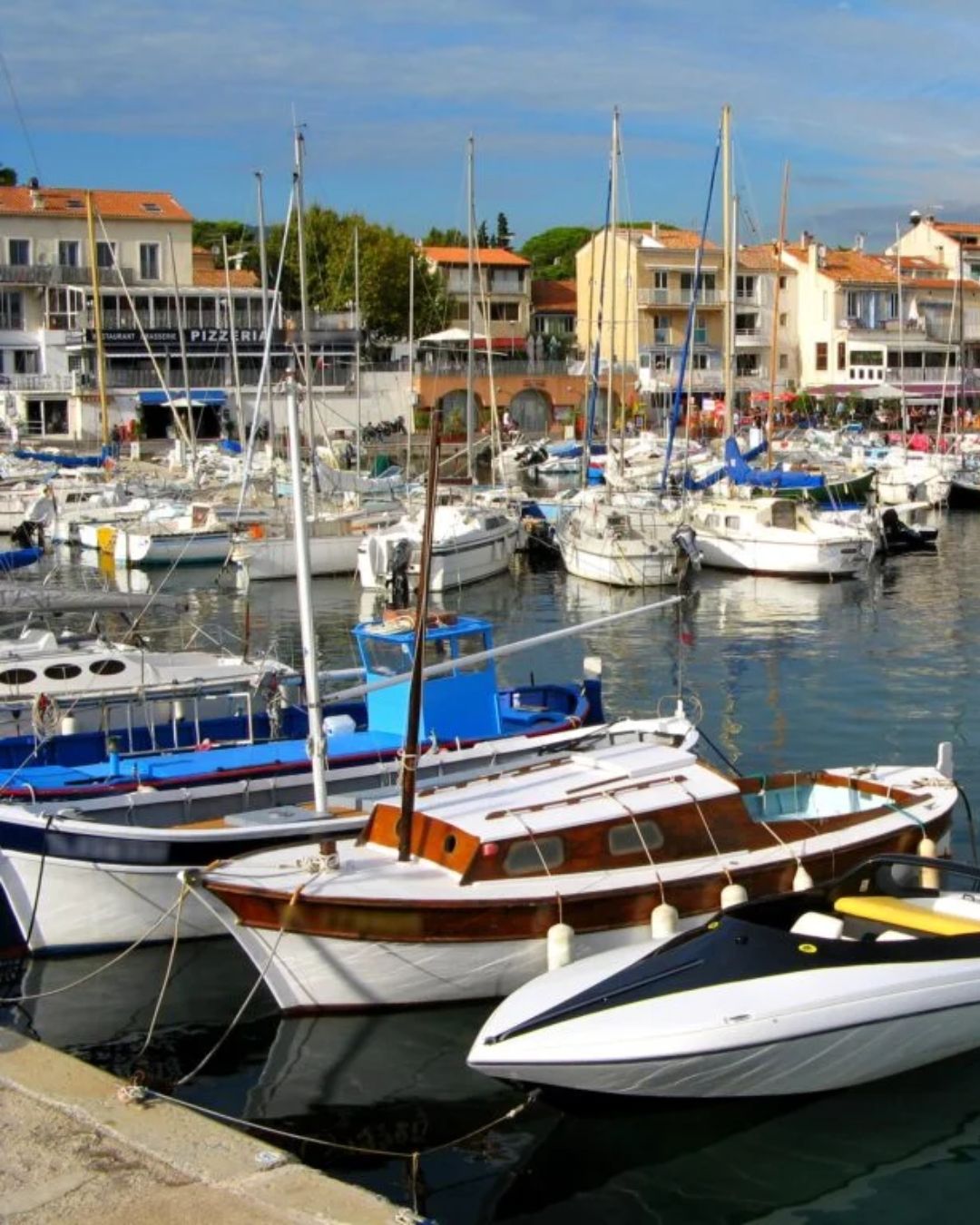 Navigation à Saint-Cyr-sur-Mer sur la côte méditerranéenne