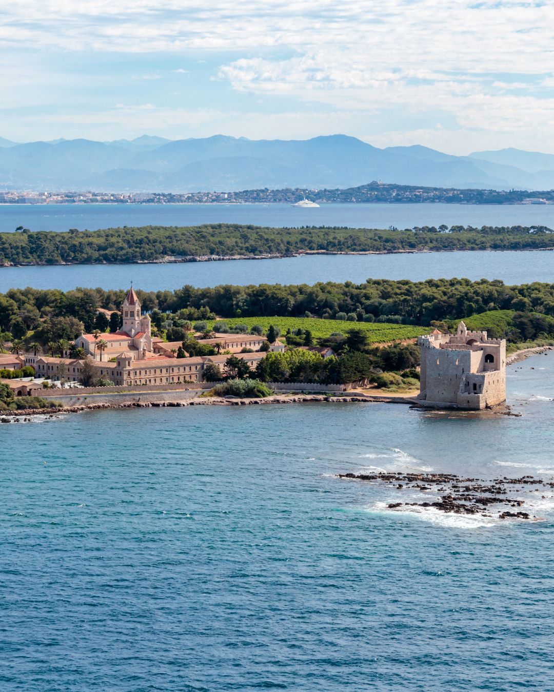 Navigation vers l'île Saint-Honorat depuis Cannes