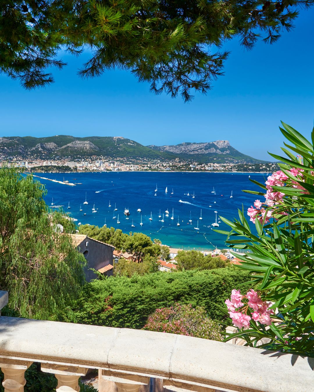 Navigation à Saint-Mandrier-sur-Mer sur la côte méditerranéenne