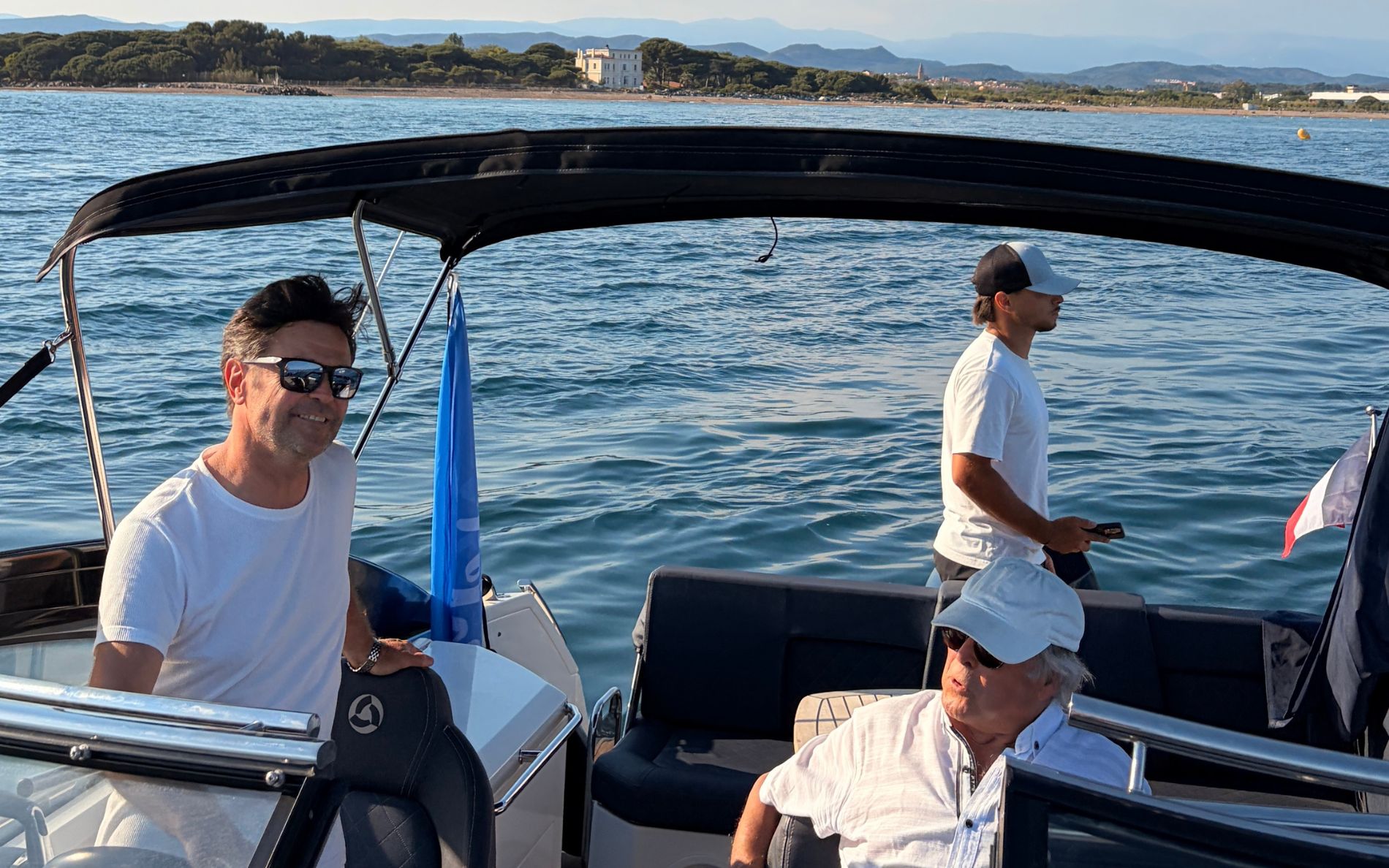 Futur propriétaire à bord de son bateau